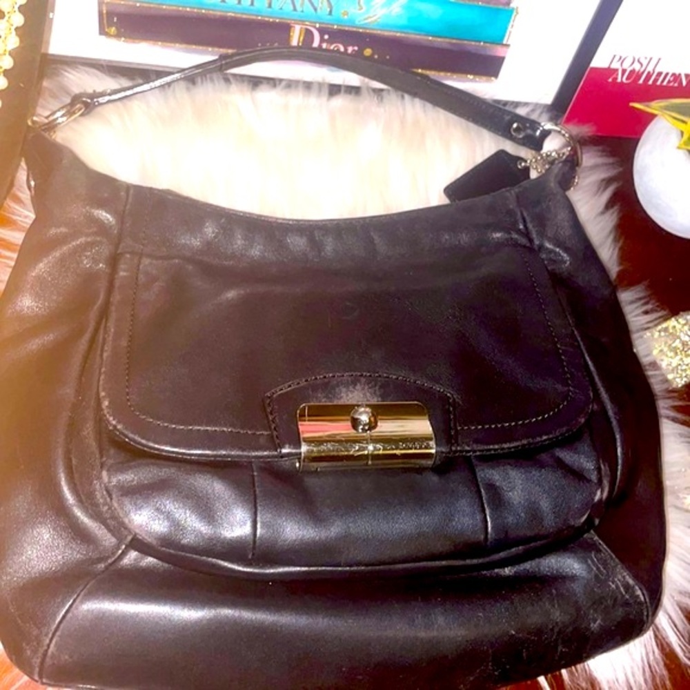 Authentic coach leather shoulder bag